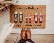 Charger l'image dans la galerie, Paillasson Personnalisé en fibre de coco avec pantoufles Famille 3