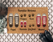 Charger l'image dans la galerie, Paillasson personnalisé en fibre de coco avec chaussons Famille 3 + Animal 3