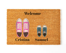 Cargar imagen en el visor de la galería, Felpudo Personalizado Fibra de Coco Con Zapatillas Familia 2