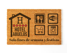 Charger l'image dans la galerie, Paillasson Personnalisé en Fibre de Coco Hotel Grands Parents