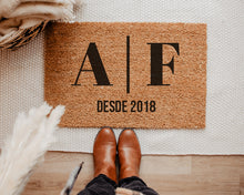 Charger l'image dans la galerie, Paillasson Personnalisé en fibre de coco avec pantoufles Famille 3