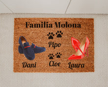 Cargar imagen en el visor de la galería, Felpudo Personalizado Fibra de Coco Mocasines Pareja + 2 Mascotas