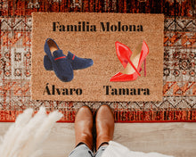 Charger l'image dans la galerie, Paillasson personnalisé en fibre de coco avec chaussons Famille 3 + Animal 3