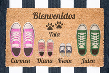 Charger l'image dans la galerie, Paillasson personnalisé en fibre de coco avec chaussons Famille 4 + Animal