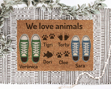 Charger l'image dans la galerie, Paillasson Personnalisé en Fibre de Coco Avec Chaussons Couple + Animal 4