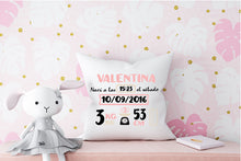 Charger l'image dans la galerie, Coussin de naissance personnalisé rose et beige