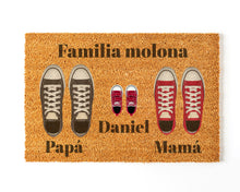 Cargar imagen en el visor de la galería, Felpudo Personalizado Fibra de Coco Con Zapatillas Familia 3
