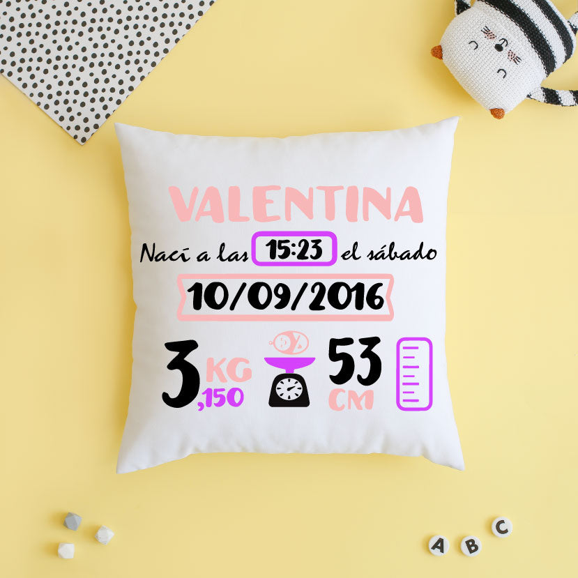 Cojín De Nacimiento Personalizado Mapache NANNUK - Añade Nombre, Fecha, Hora, Peso Y Medida Del Bebé